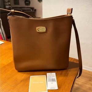 Michale Kors jet set me messenger bag